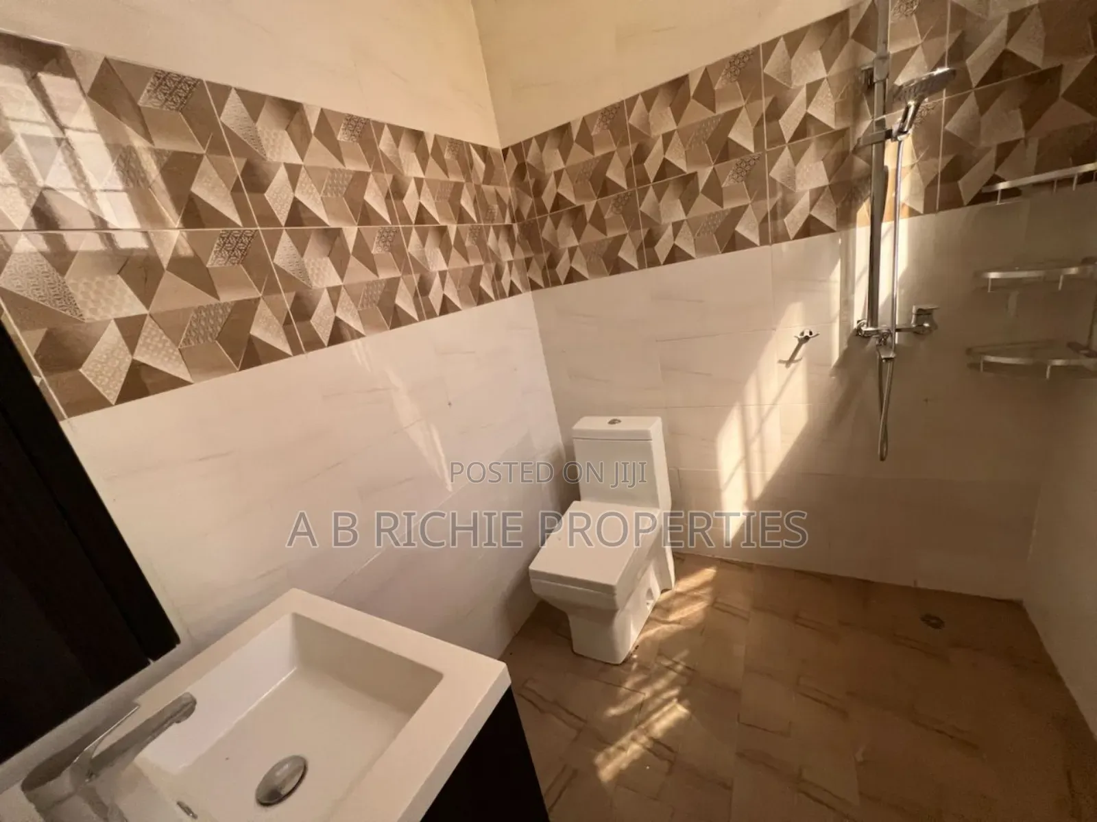 4bdrm Penthouse in Ab Richie Properties, East Legon for sale