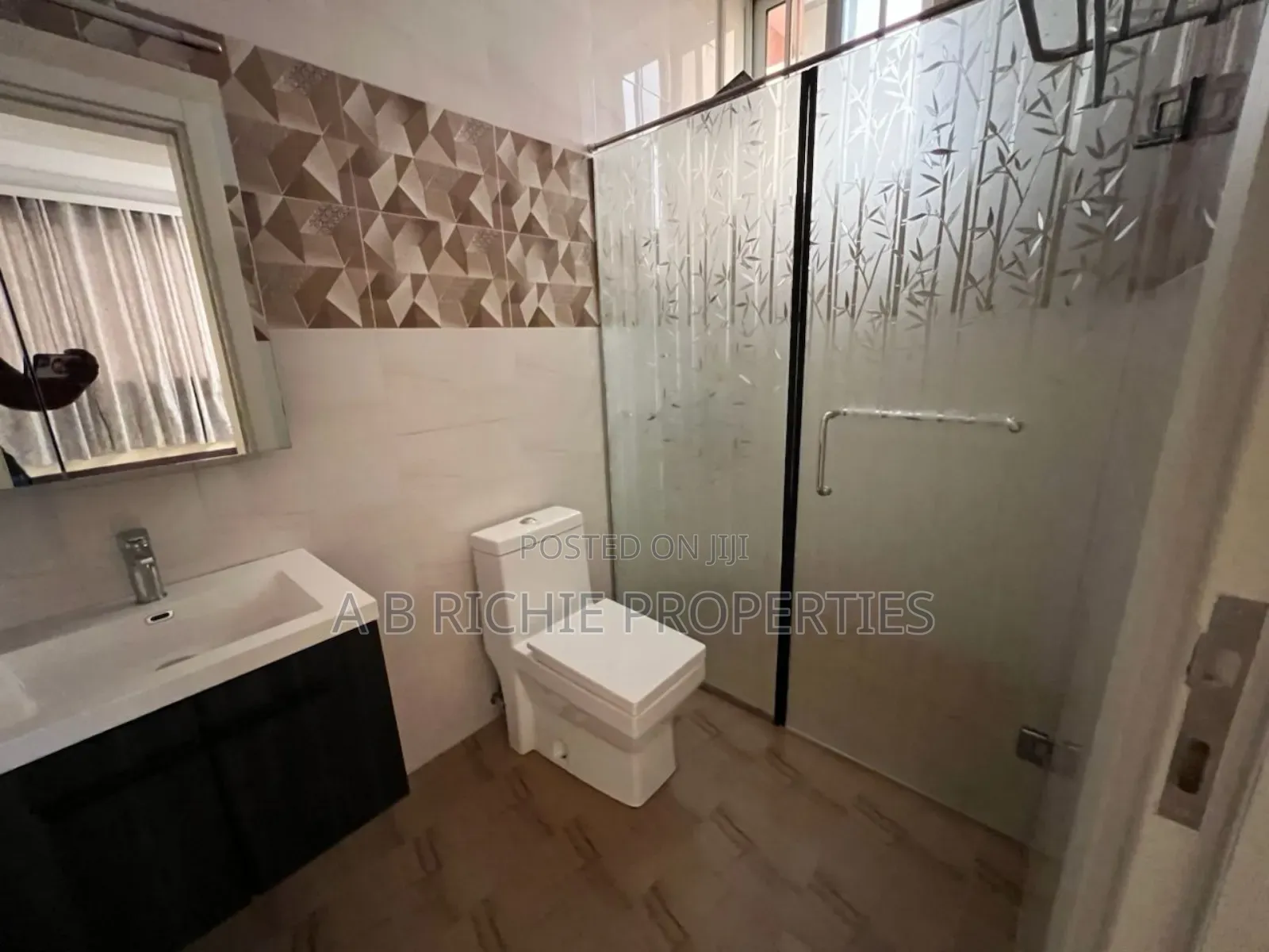 4bdrm Penthouse in Ab Richie Properties, East Legon for sale