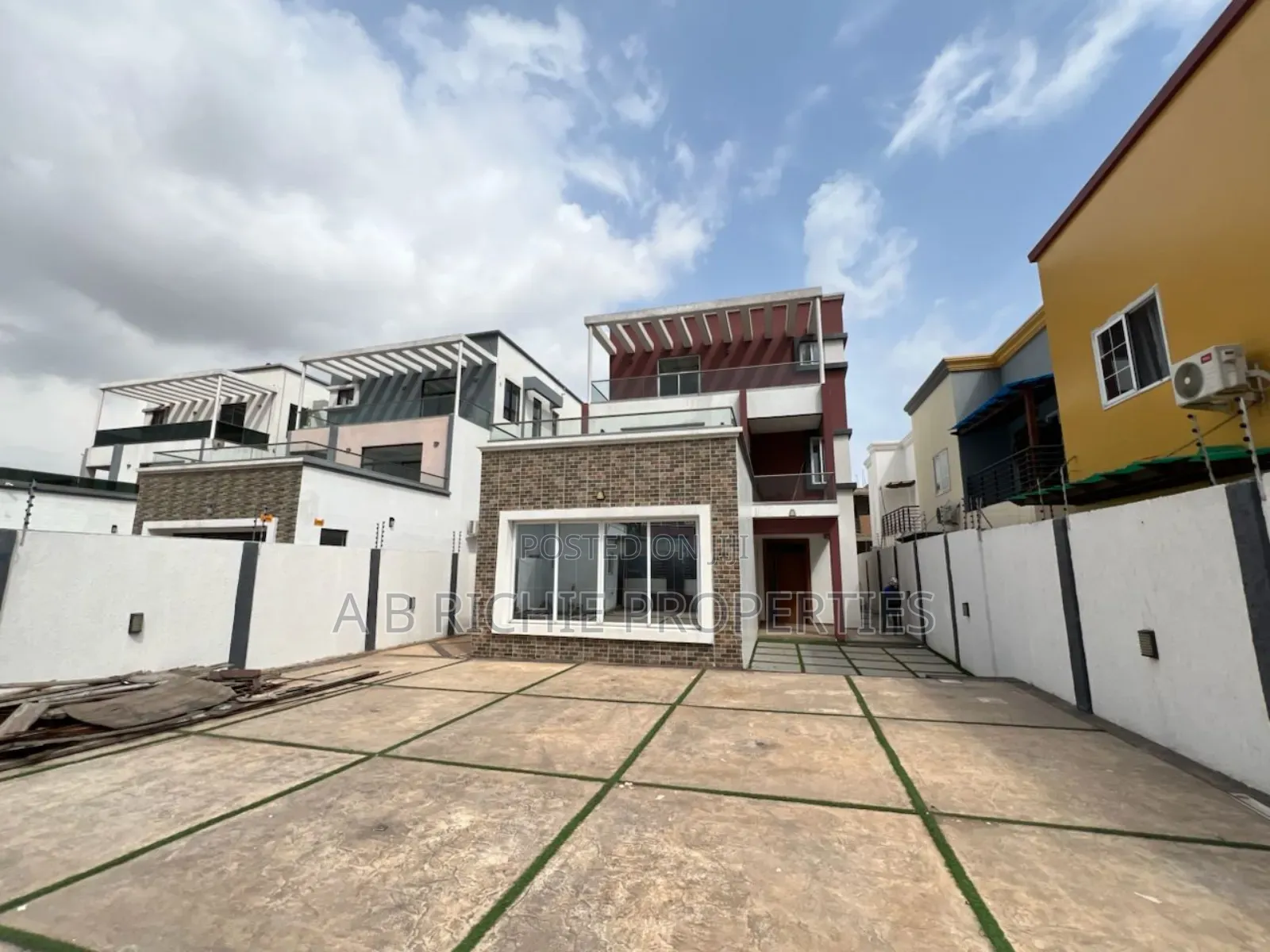 4bdrm Penthouse in Ab Richie Properties, East Legon for sale