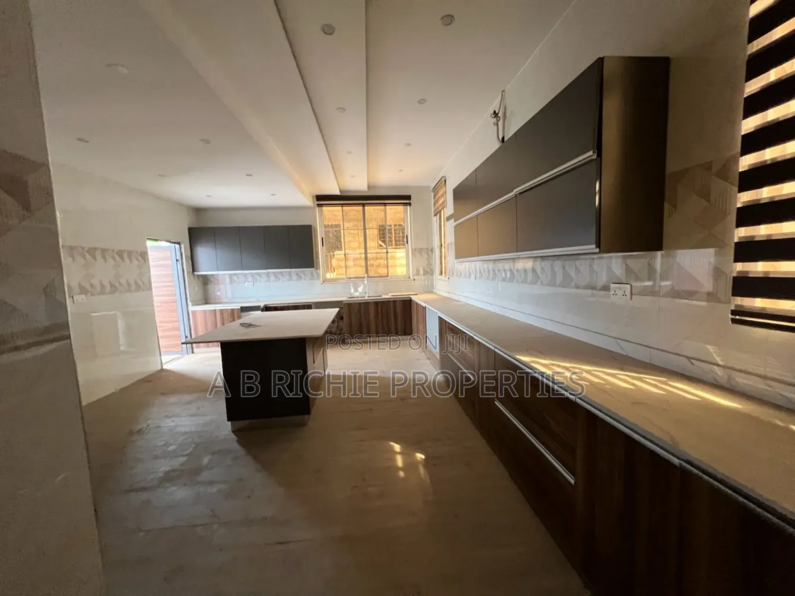4bdrm Penthouse in Ab Richie Properties, East Legon for sale