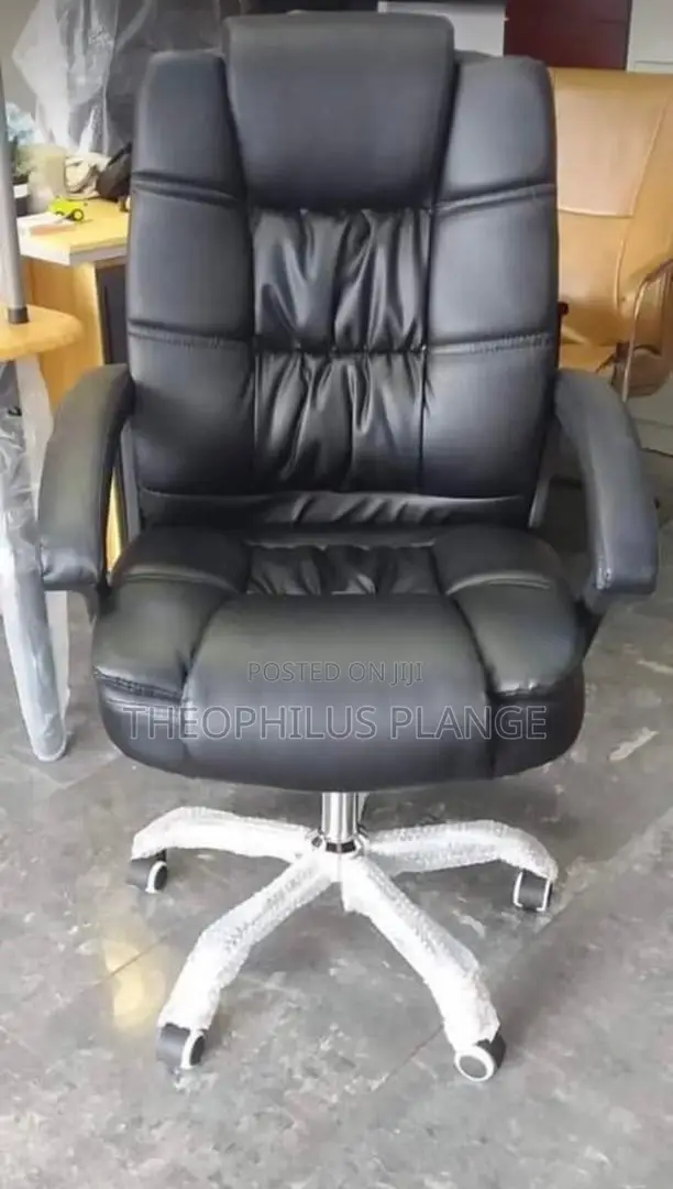 Executive Black Cushioned Office Swivel Chair
