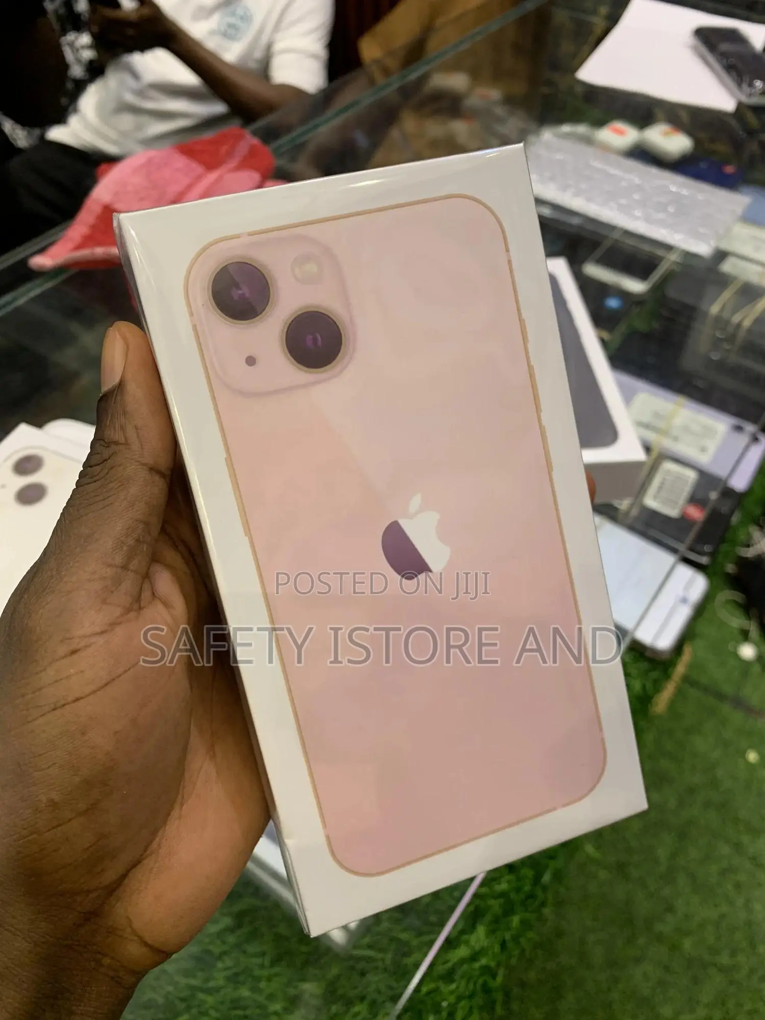 New Apple iPhone 13 128 GB Pink