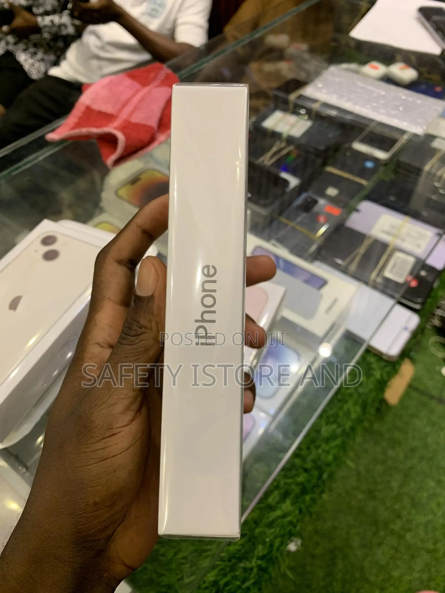 New Apple iPhone 13 128 GB Black