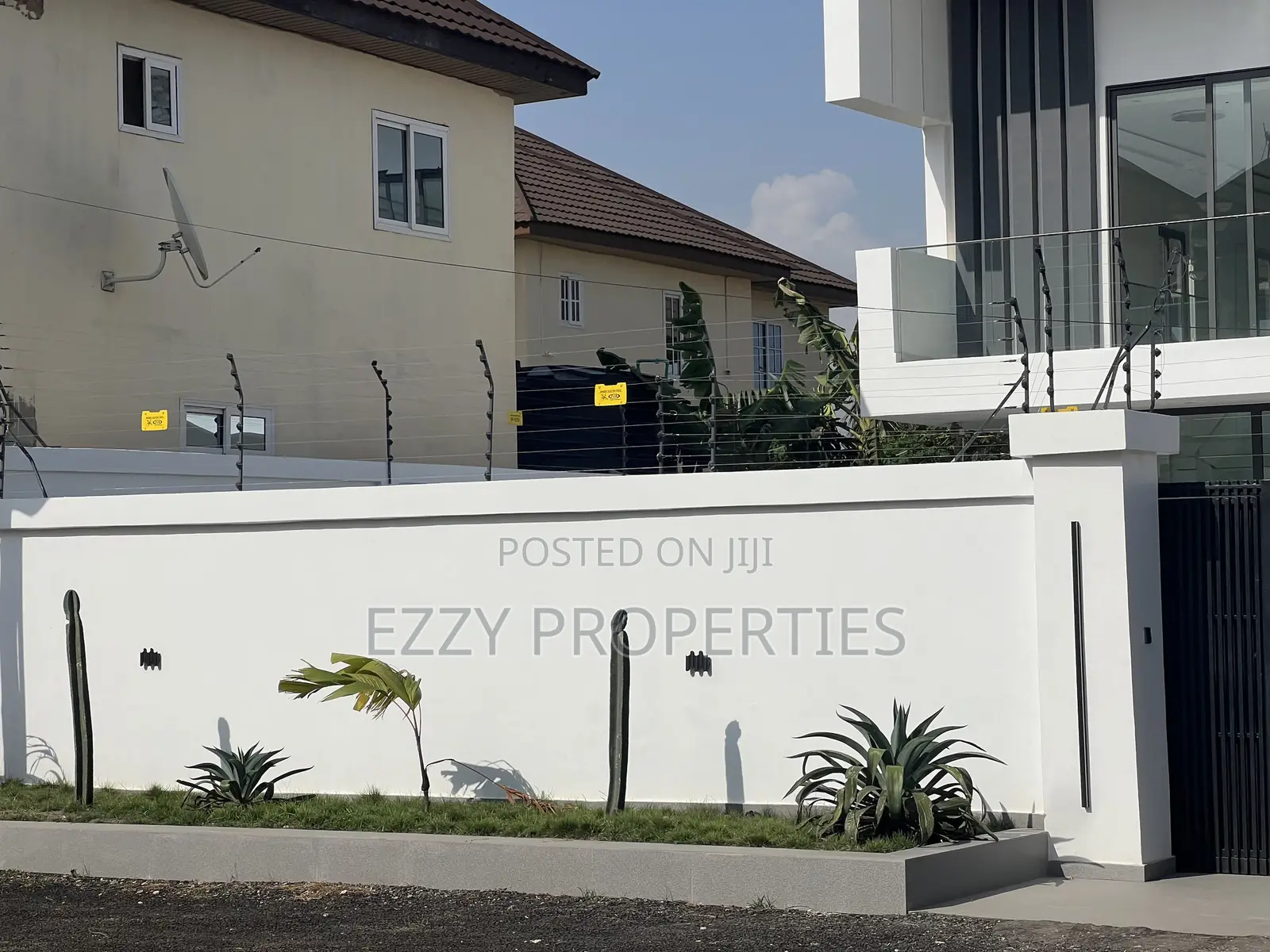 4bdrm Duplex in Botwe Little Roses for sale
