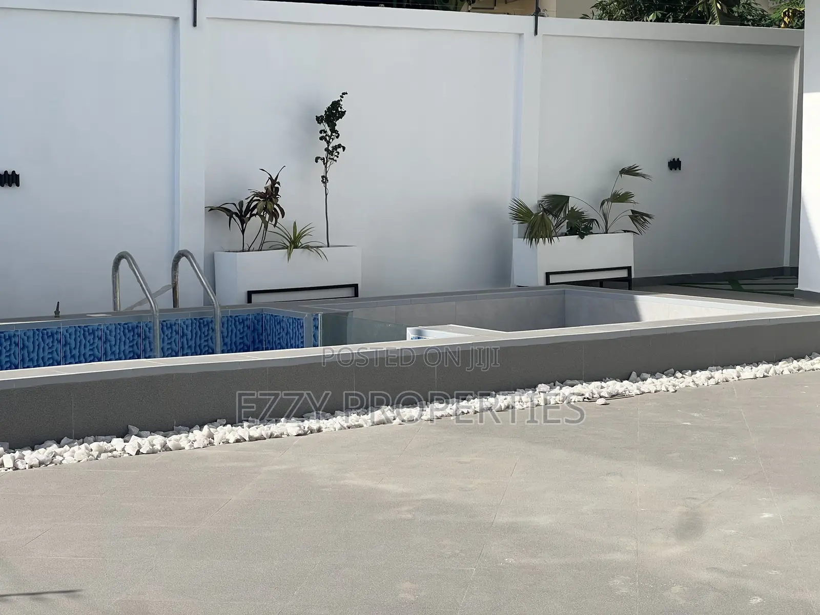 4bdrm Duplex in Botwe Little Roses for sale