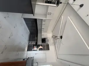 3bdrm House in Lakeside Estate, Ashaley Botwe for sale