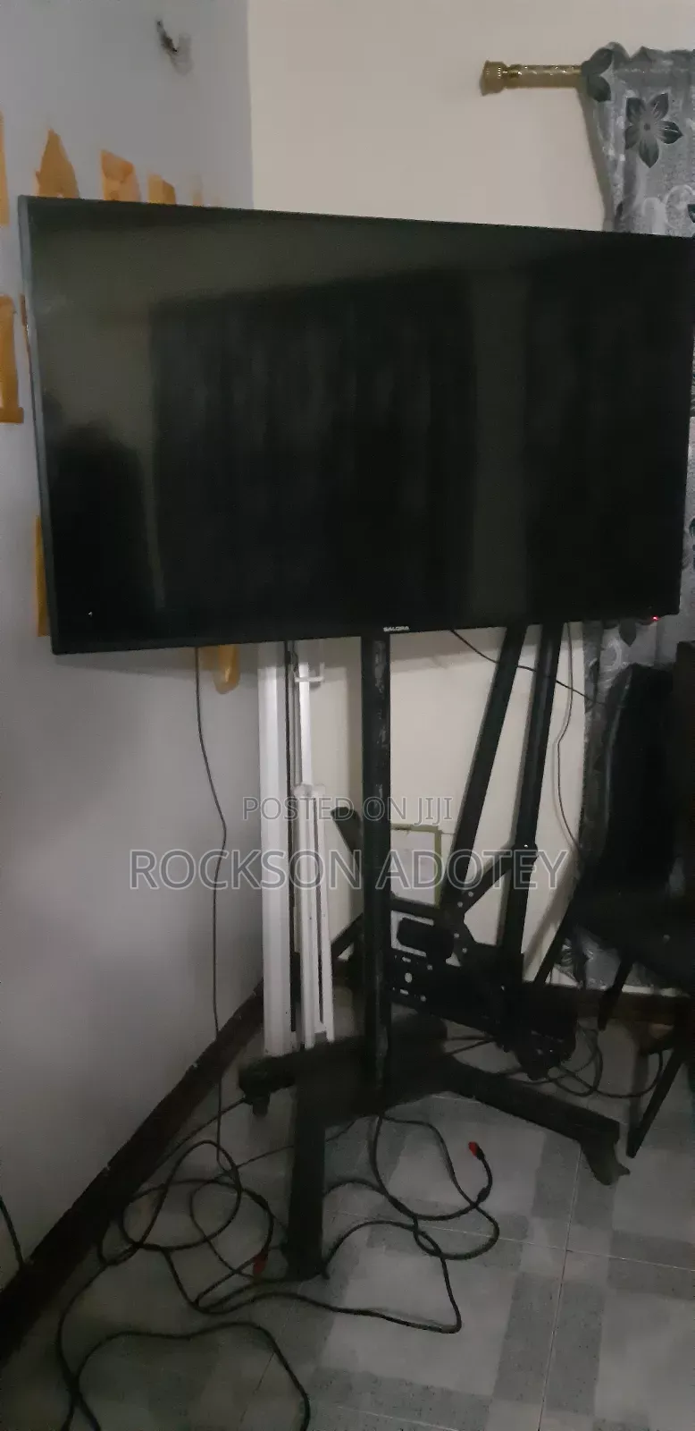 Tv Rentals, Tv Stands, Projectors With Screen for Hiring
