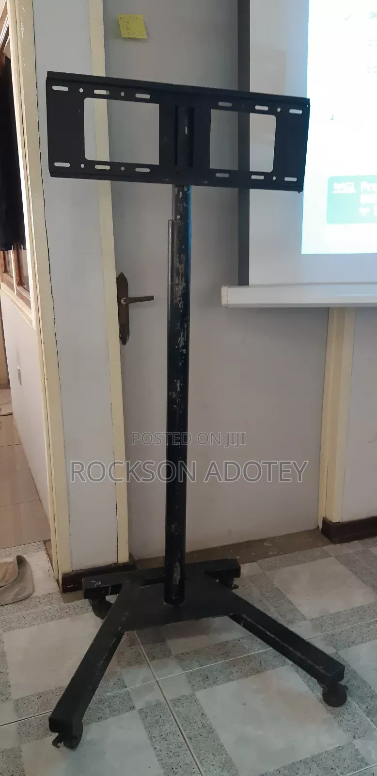 Tv Rentals, Tv Stands, Projectors With Screen for Hiring