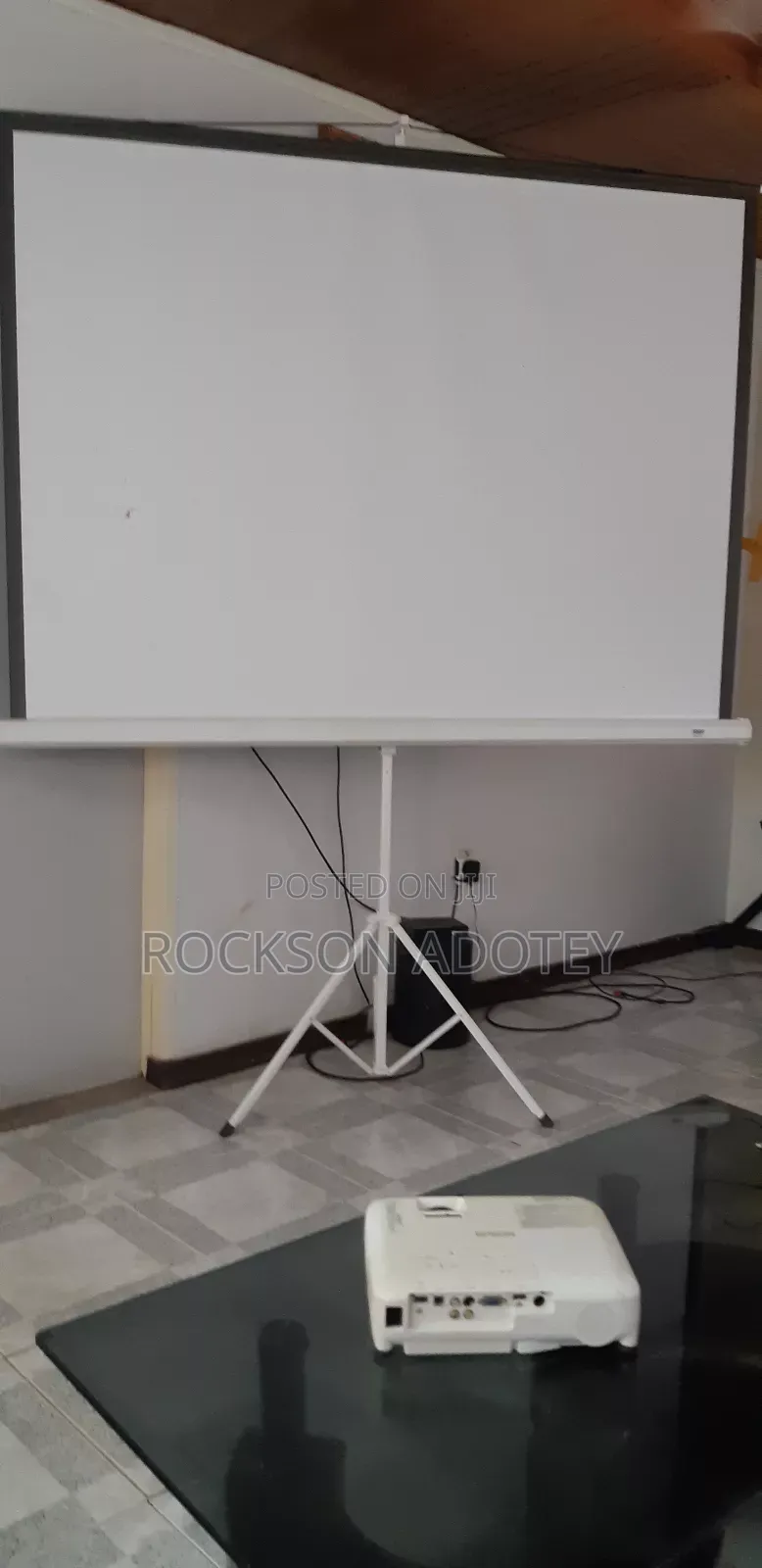 Tv Rentals, Tv Stands, Projectors With Screen for Hiring