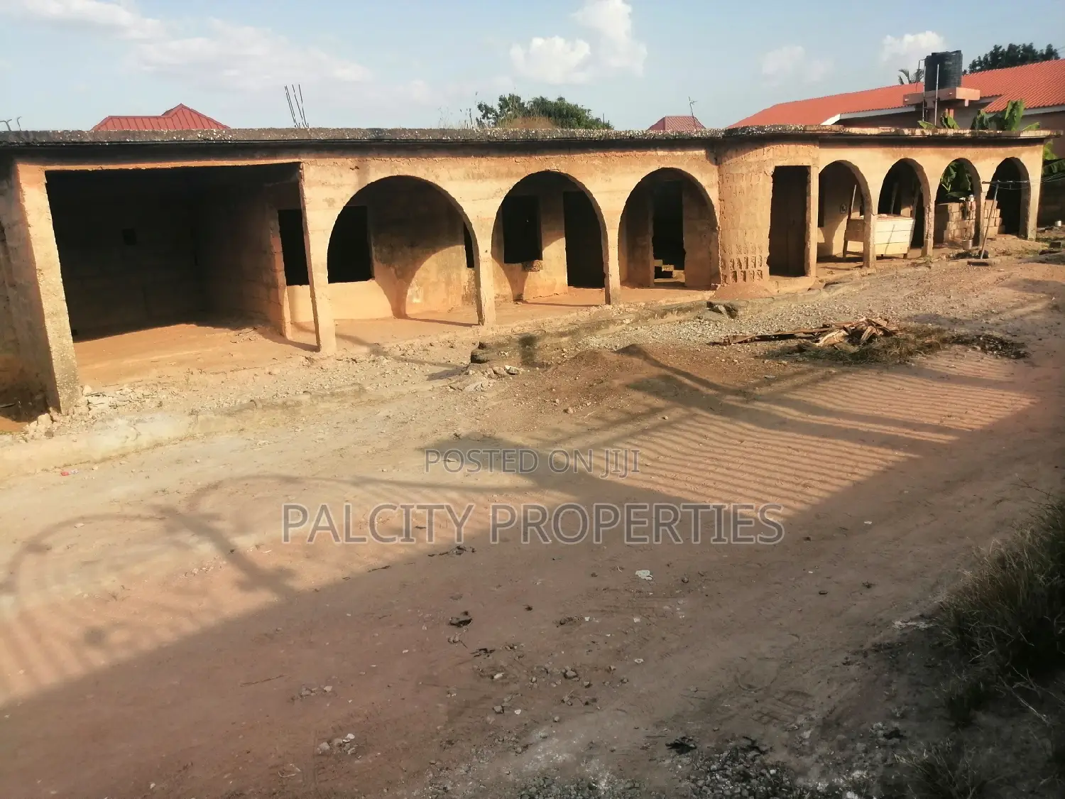 16bdrm House in Kotei Deduako, Kumasi Metropolitan for sale
