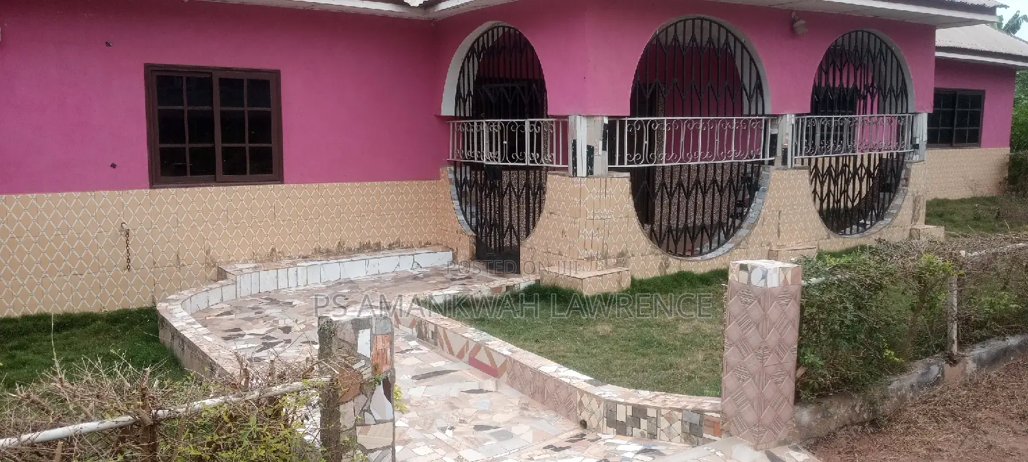 Furnished 4bdrm House in Self-Contained, Sunyani Municipal for sale