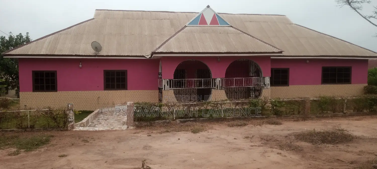 Furnished 4bdrm House in Self-Contained, Sunyani Municipal for sale