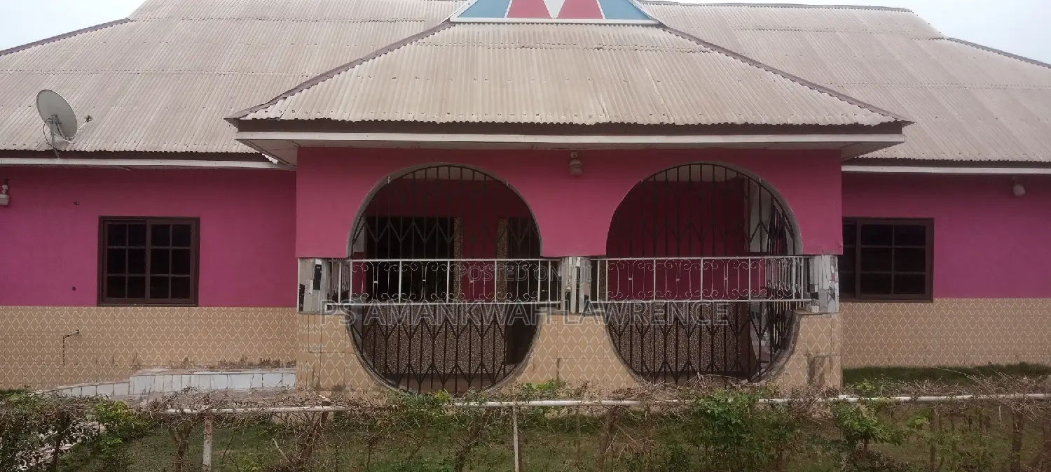 Furnished 4bdrm House in Self-Contained, Sunyani Municipal for sale