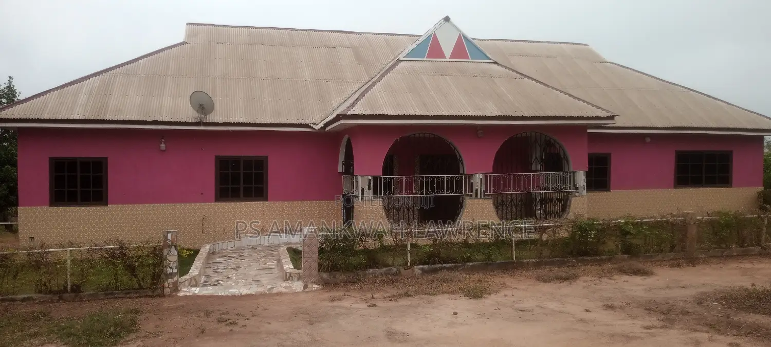 Furnished 4bdrm House in Self-Contained, Sunyani Municipal for sale