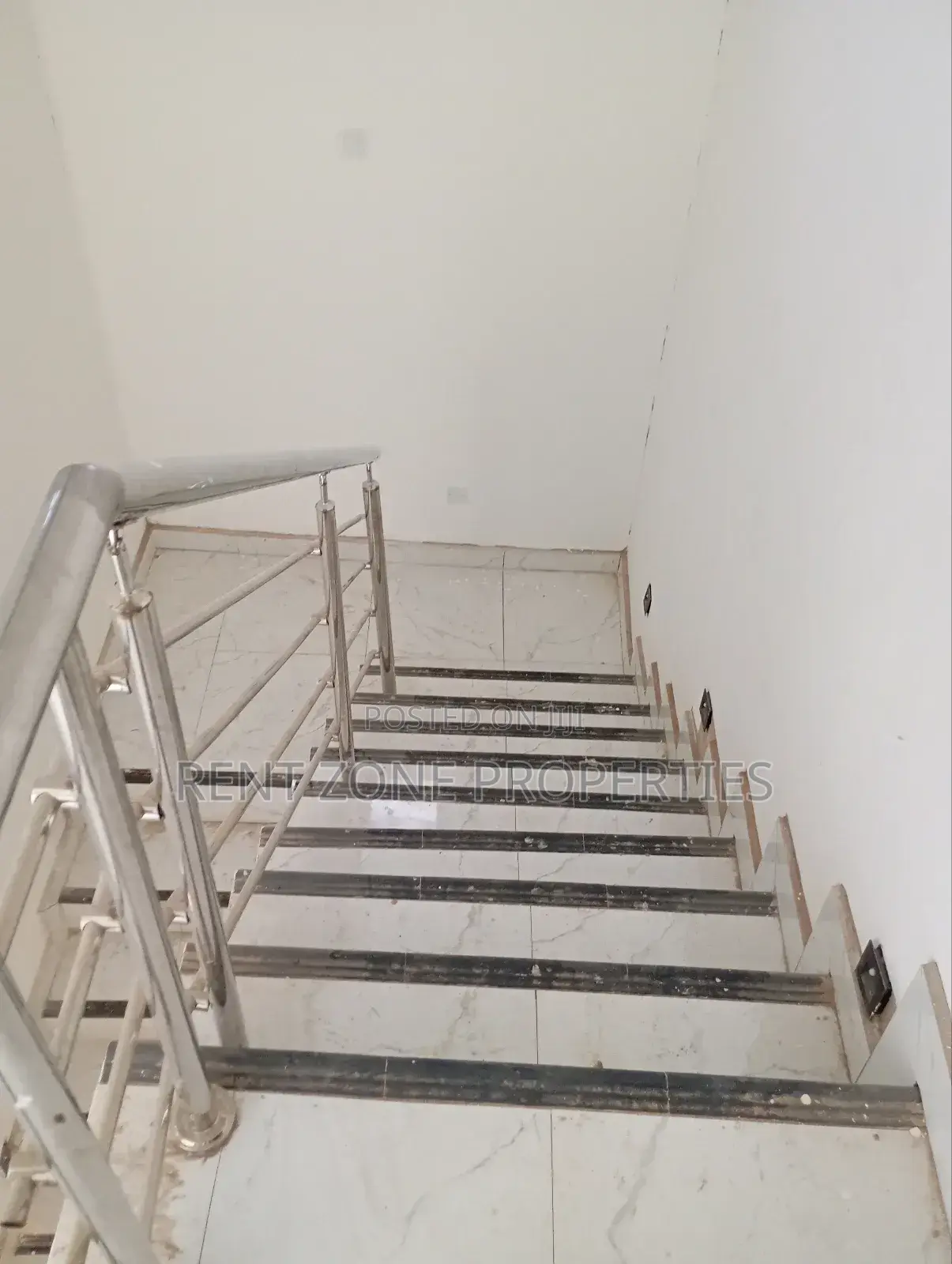 3bdrm Duplex in Ofankor for sale