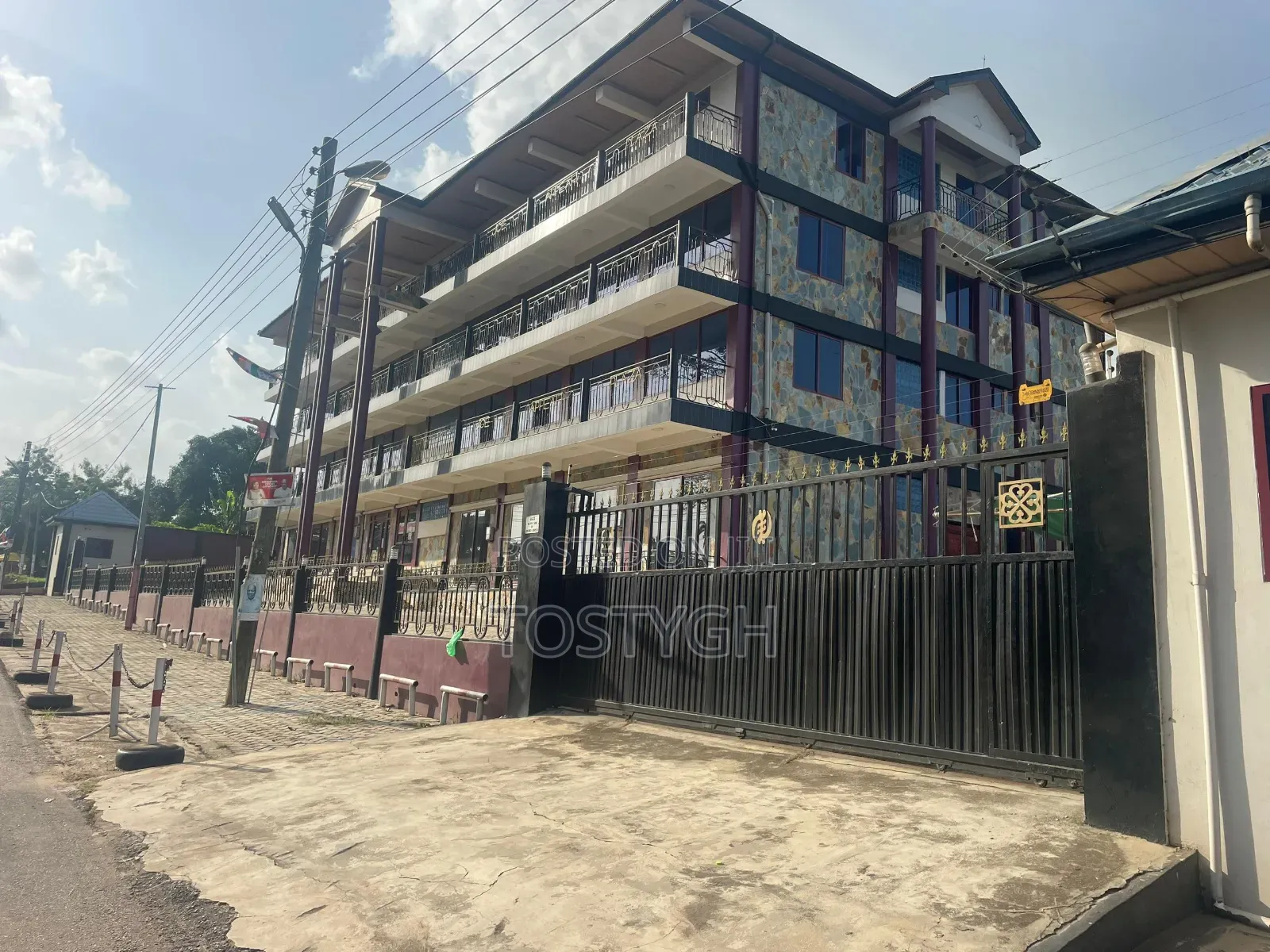 Twin Multipurpose 8 Storey Plaza