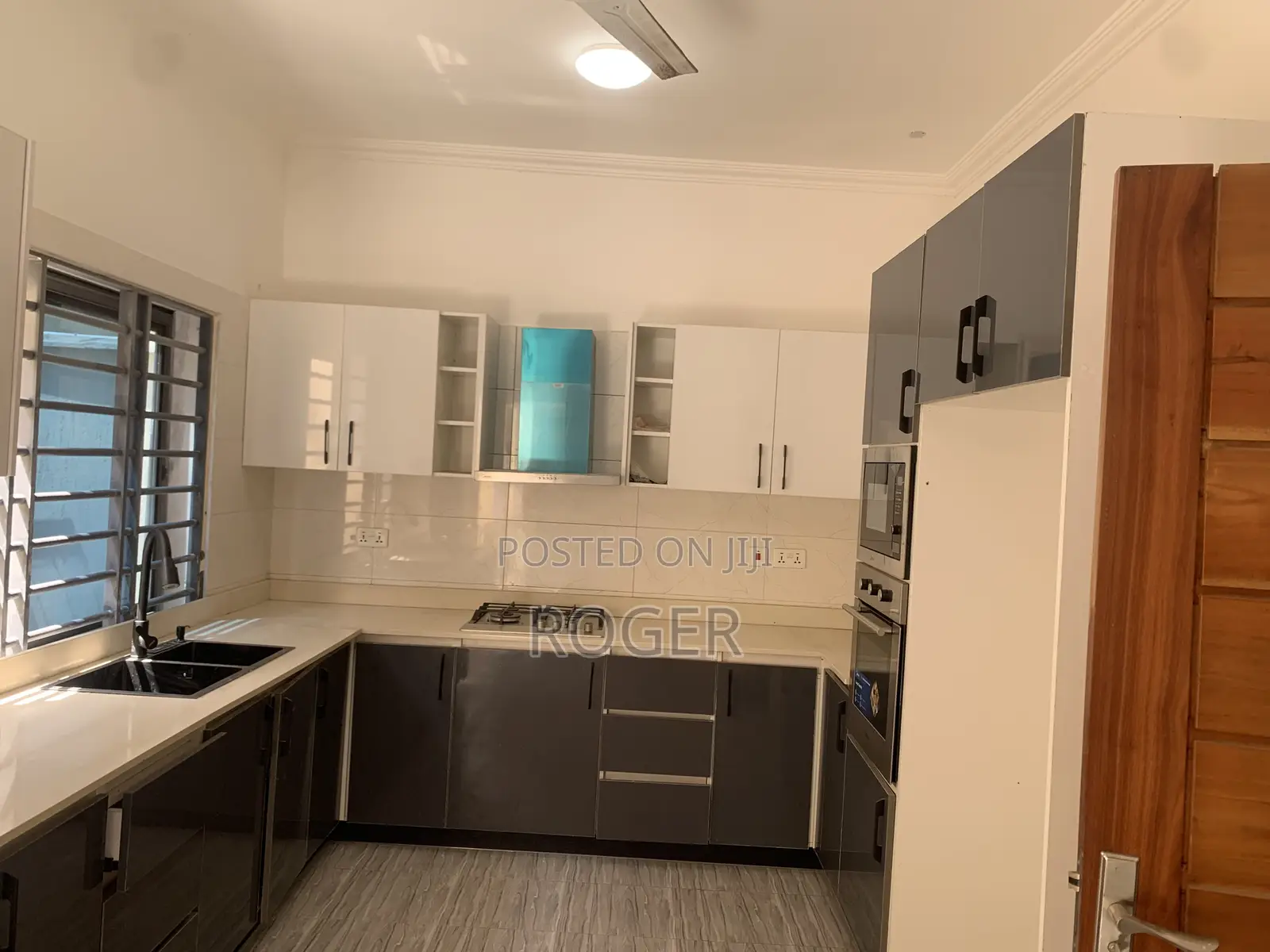 4bdrm Penthouse in Achimota Mile 7 for rent