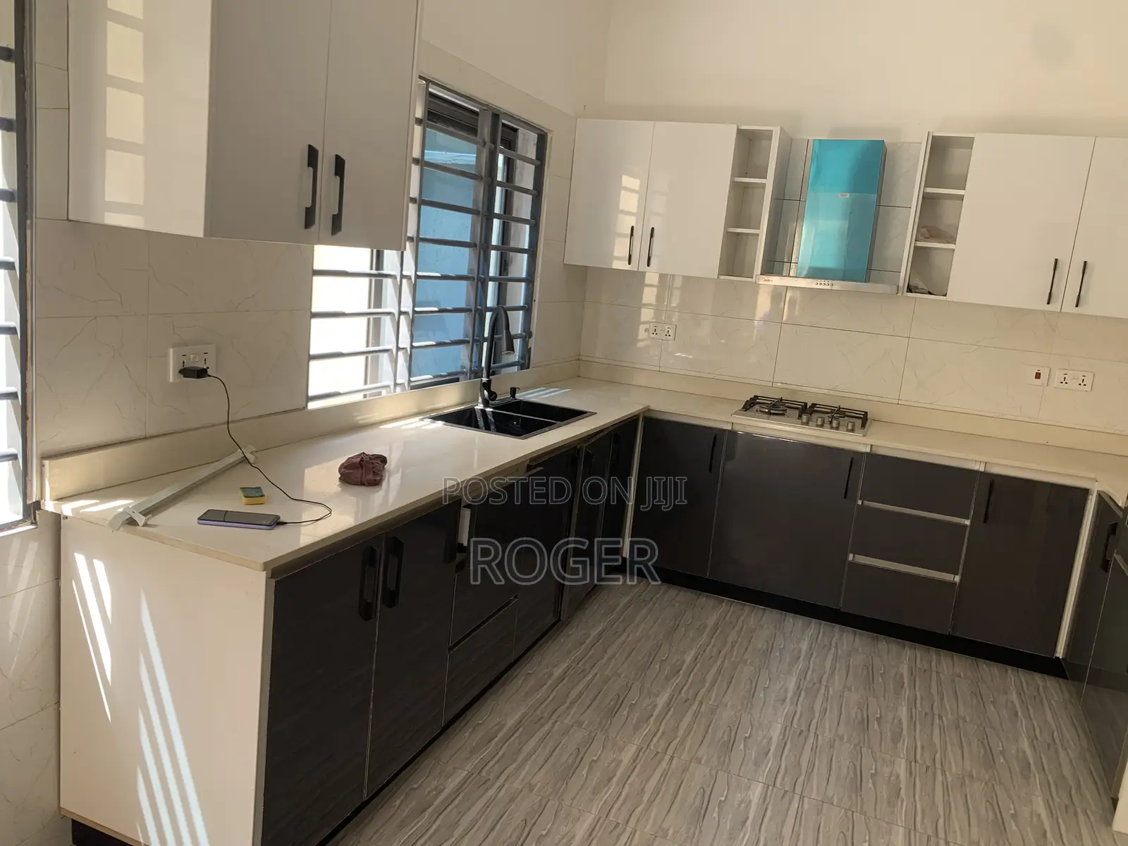 4bdrm Penthouse in Achimota Mile 7 for rent