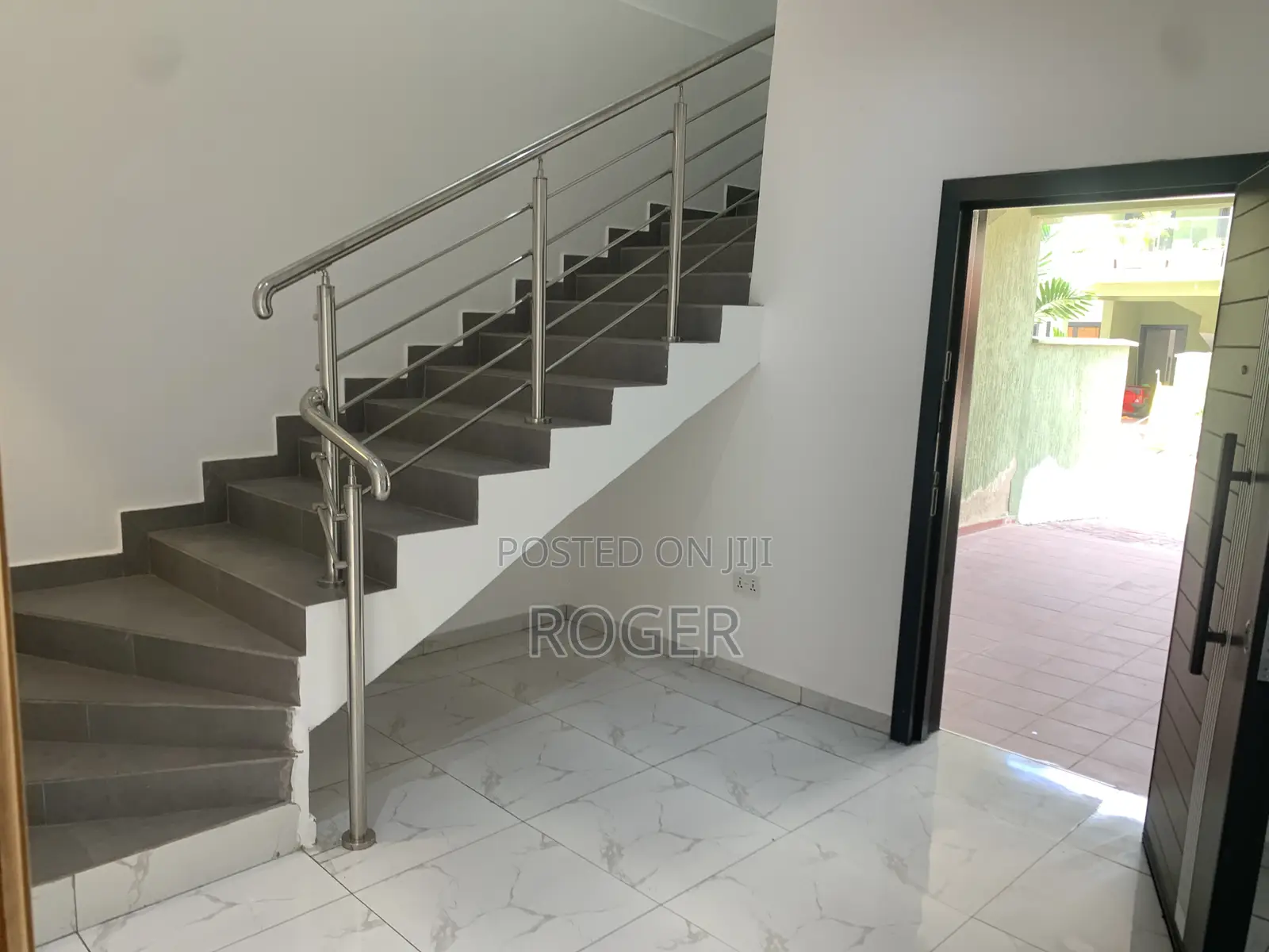 4bdrm Penthouse in Achimota Mile 7 for rent