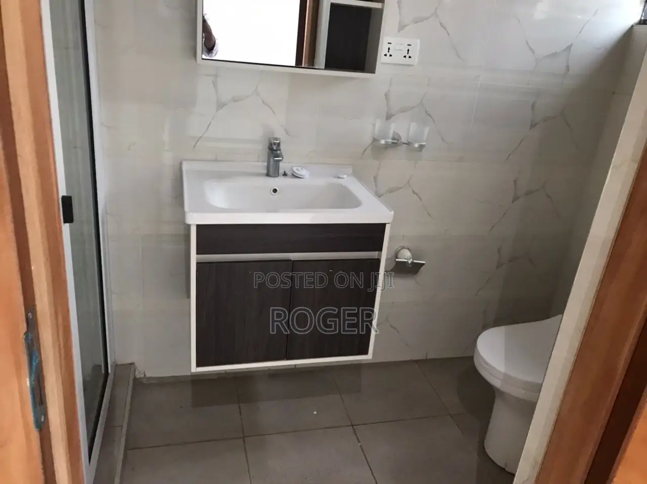 4bdrm Penthouse in Achimota Mile 7 for rent