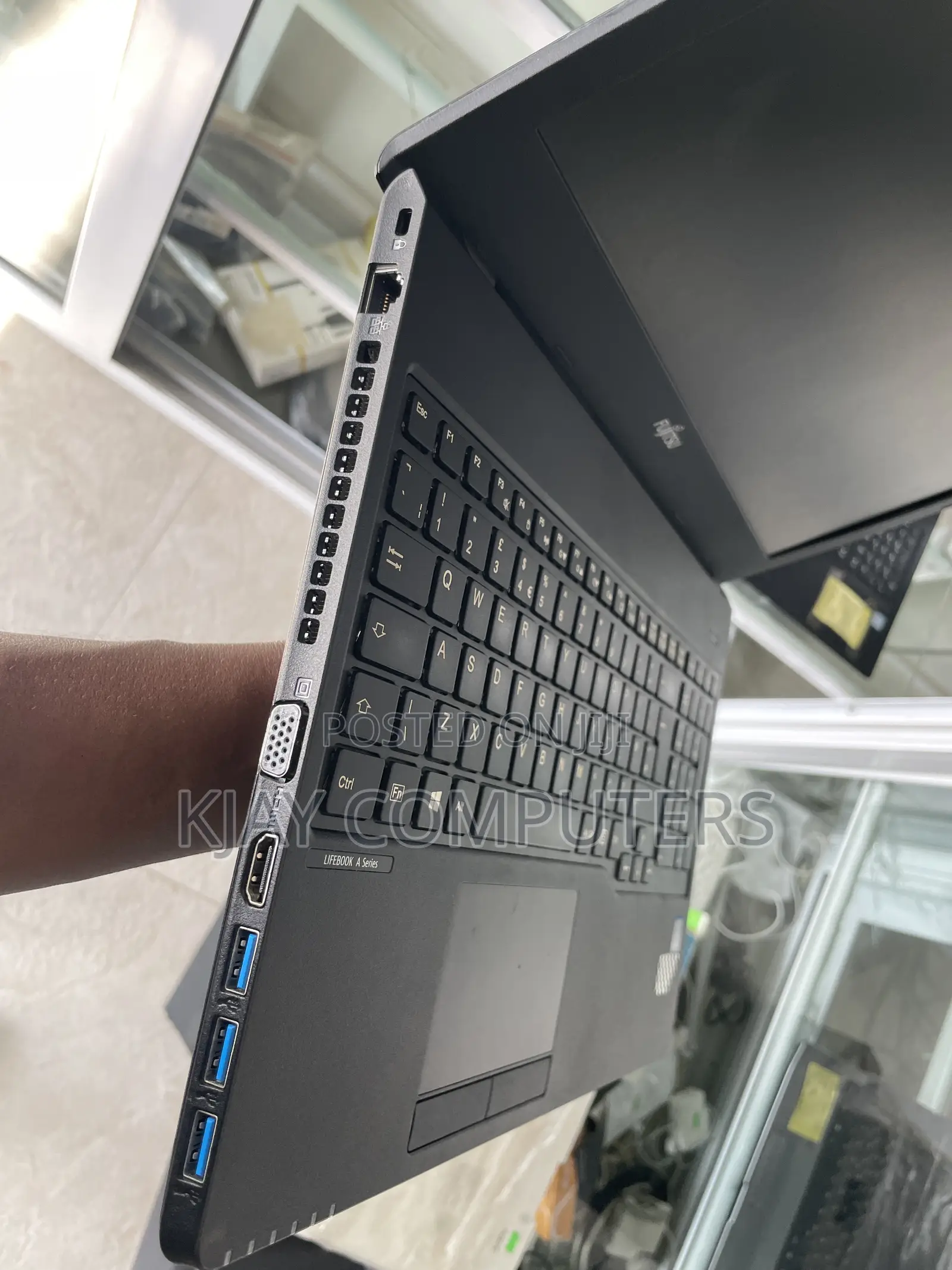 Laptop Fujitsu Lifebook A1220 8GB Intel Core i3 HDD 500GB