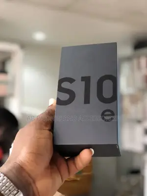 New Samsung Galaxy S10e 128 GB Black