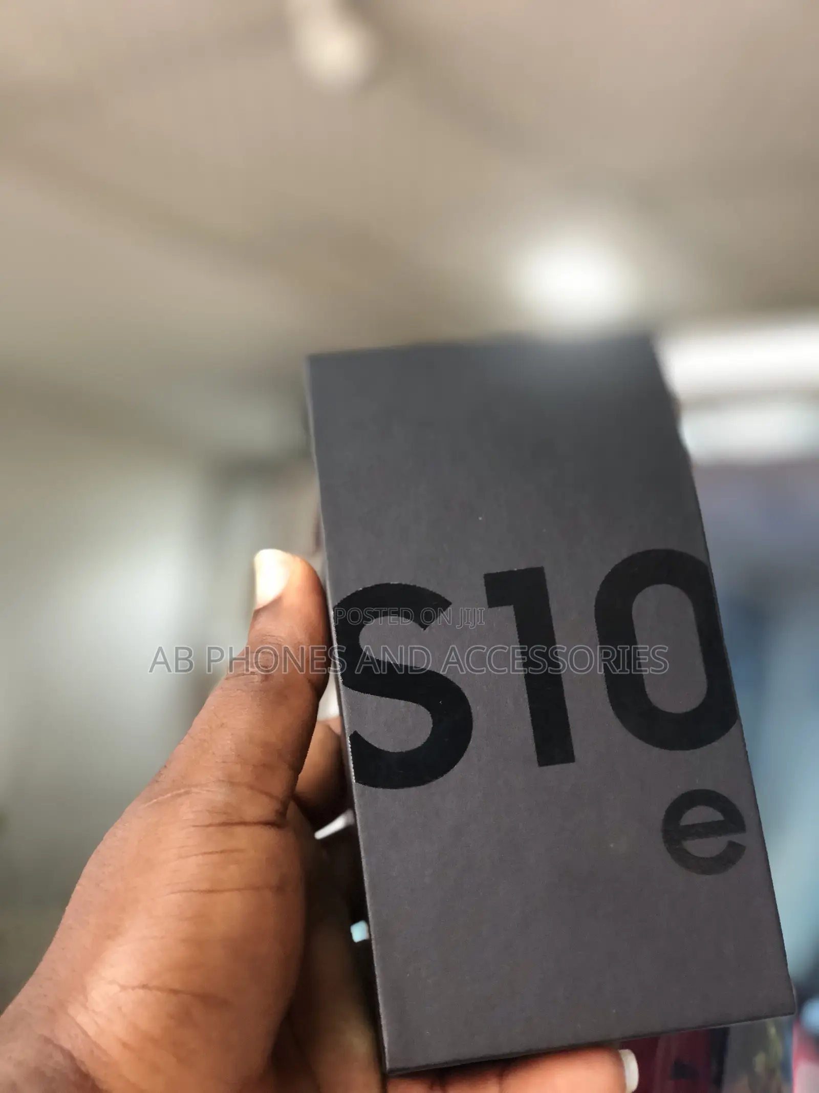 New Samsung Galaxy S10e 128 GB Blue