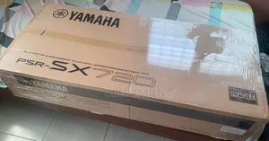 Yamaha Keyboard PSR Sx720 With a Stand