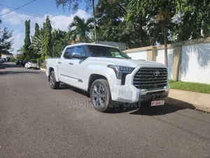 Photo - Toyota Tundra Platinum CrewMax 5.5' Bed 2024 White
