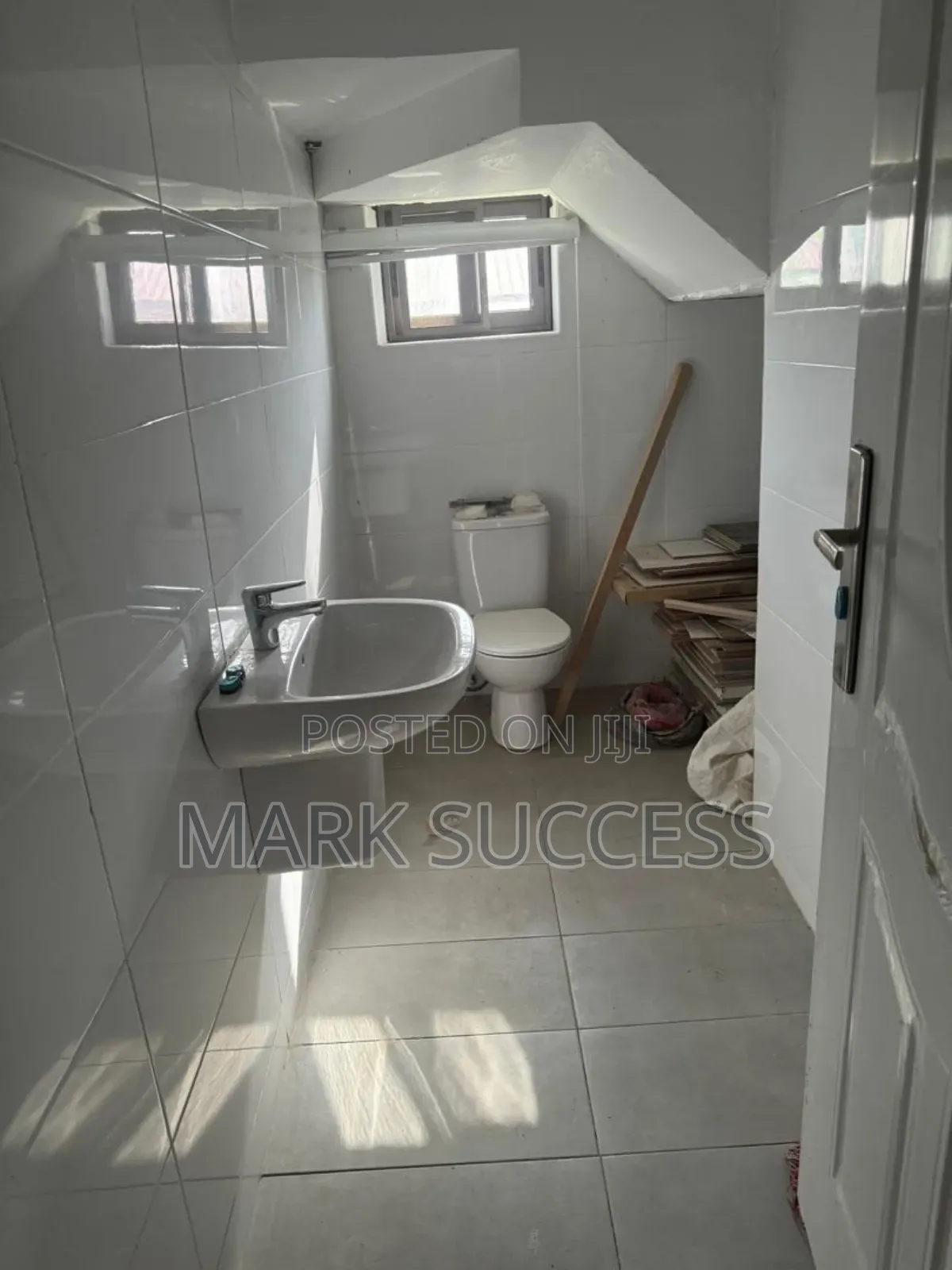 Furnished 4bdrm Duplex in Toll Booth for sale