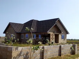 4bdrm Mansion in Accra Metropolitan for sale