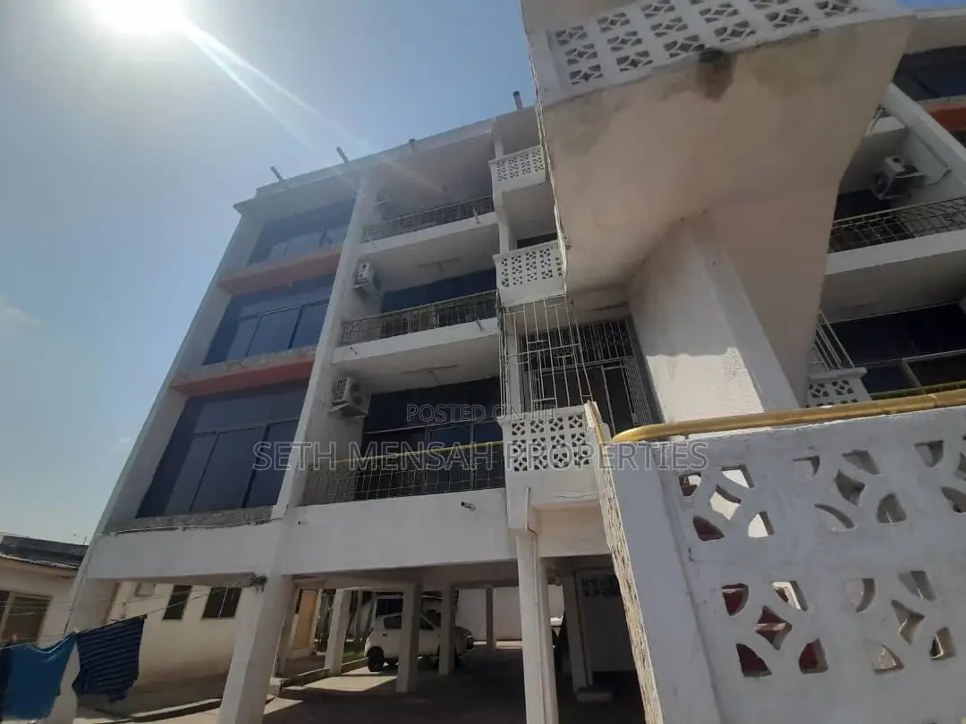 12bdrm Apartment in Skm, Kokomlemle for rent