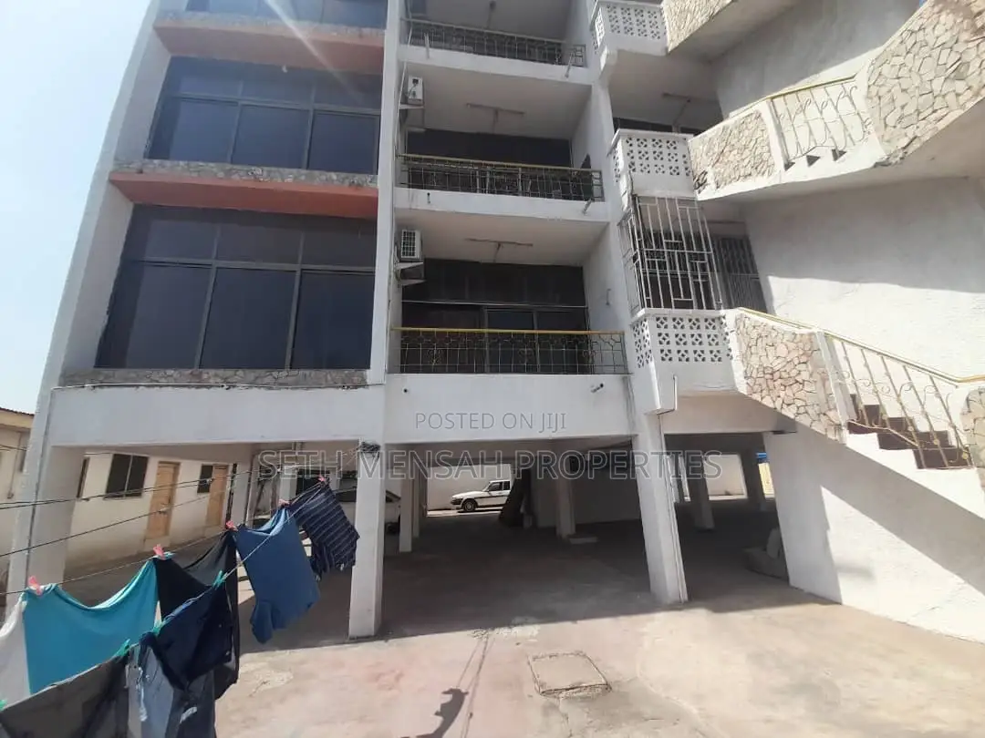 12bdrm Apartment in Skm, Kokomlemle for rent