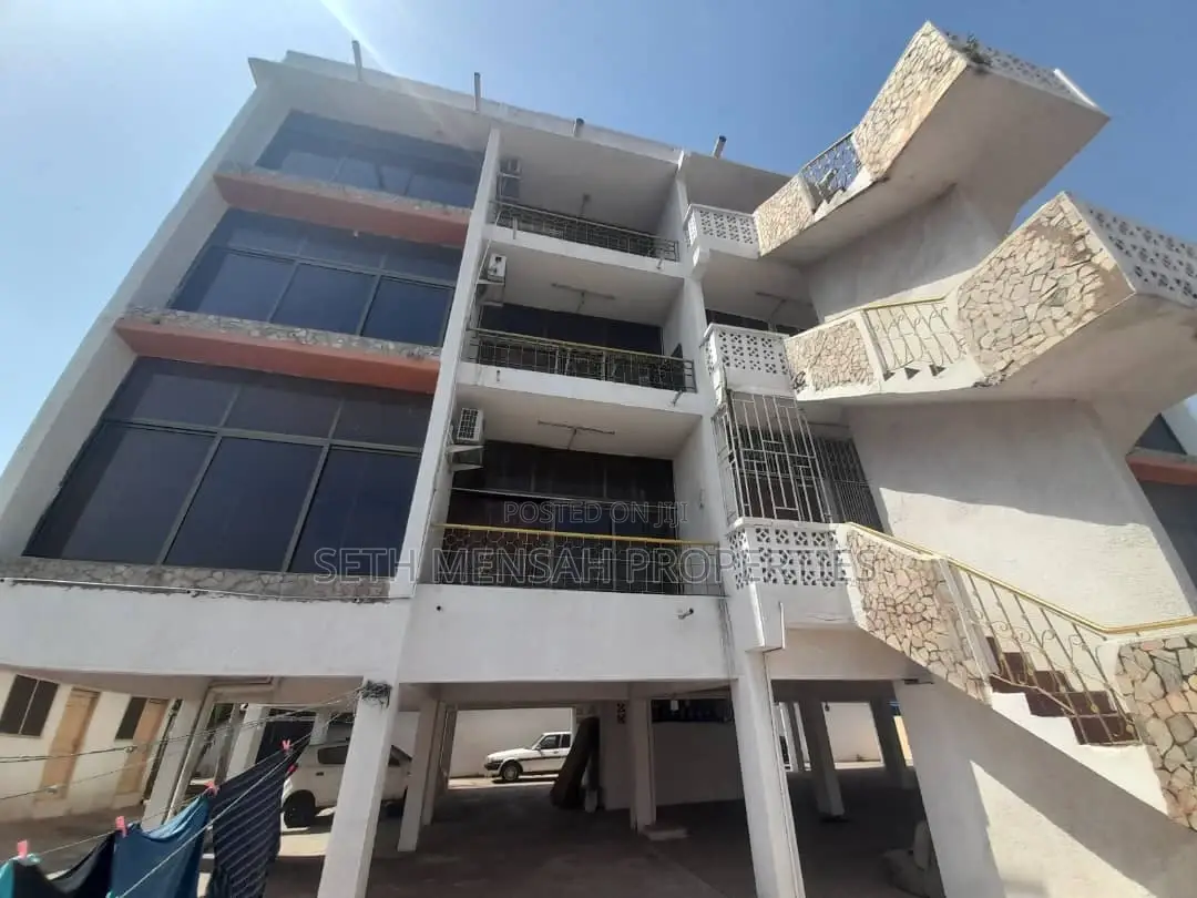 12bdrm Apartment in Skm, Kokomlemle for rent