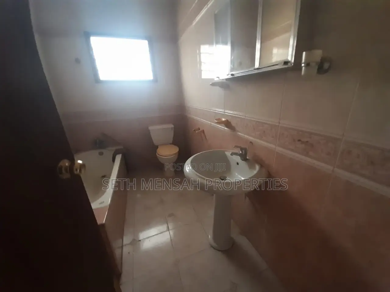 5bdrm House in Skm, Achimota for rent