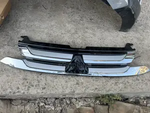 Mitsubishi Outlander 2016 2017 2018 Front Central Grill
