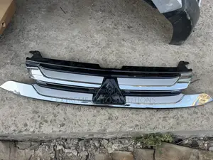 Mitsubishi Outlander 2016 2017 2018 Front Central Grill