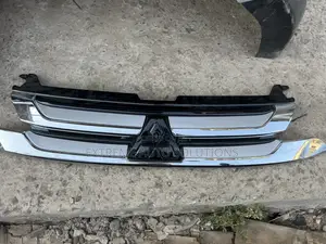 Mitsubishi Outlander 2016 2017 2018 Front Central Grill