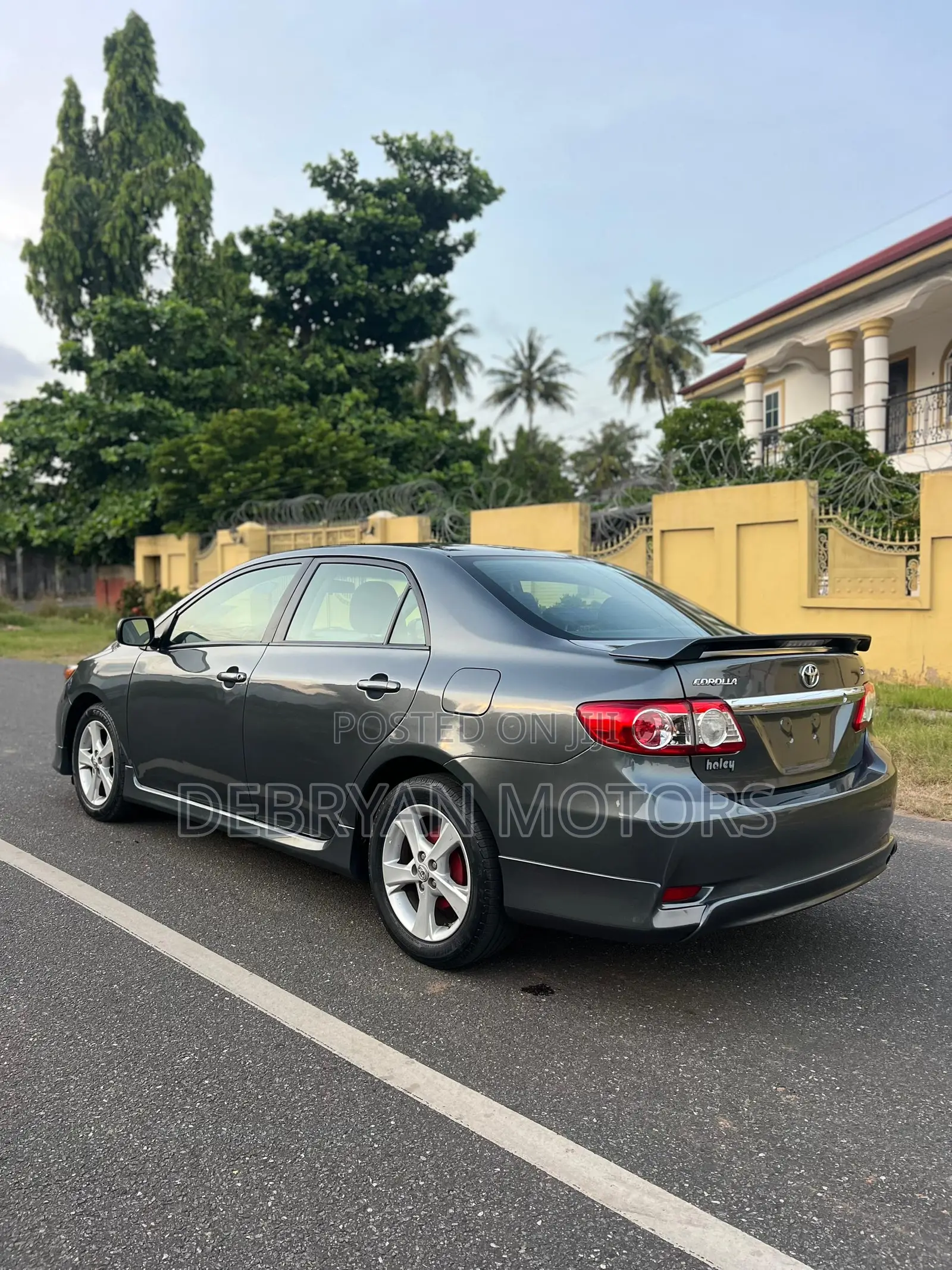 Toyota Corolla S 5-Speed 2013 Gray