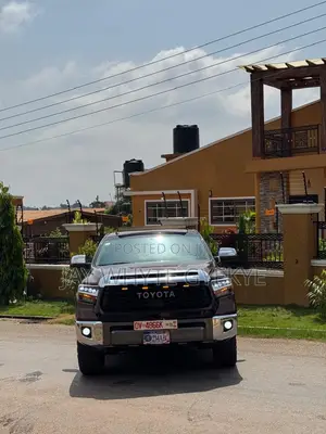 Photo - Toyota Tundra 2018 Brown