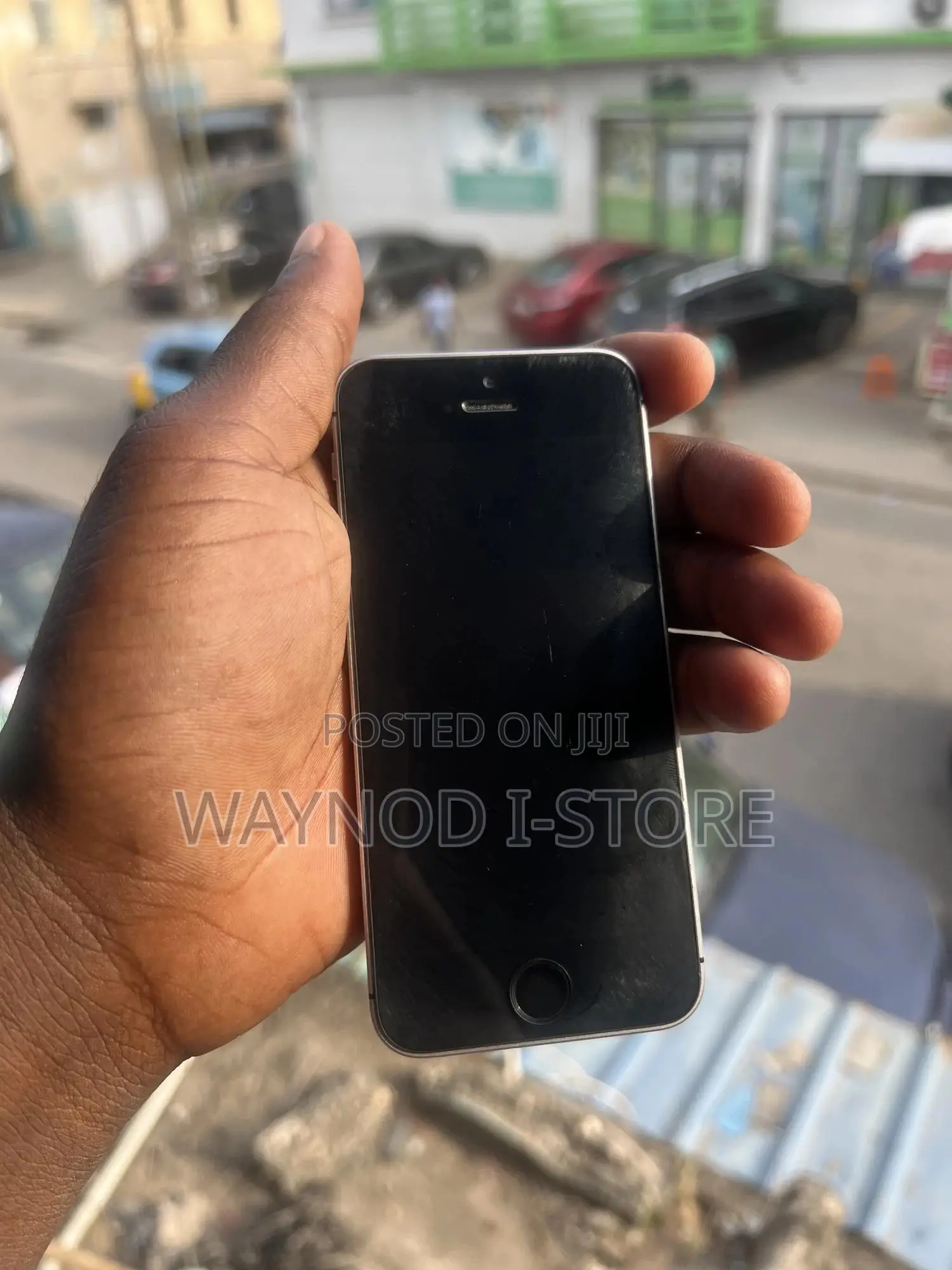 New Apple iPhone SE 32 GB Silver