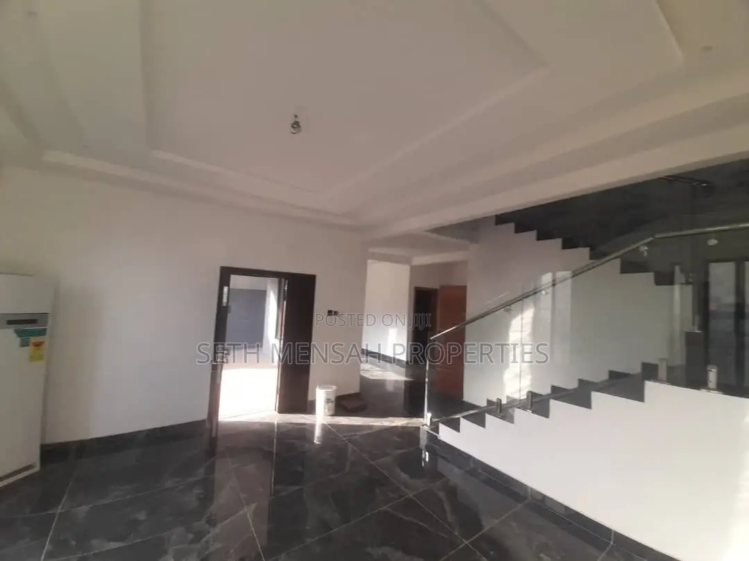 4bdrm House in Skm, Adenta for sale