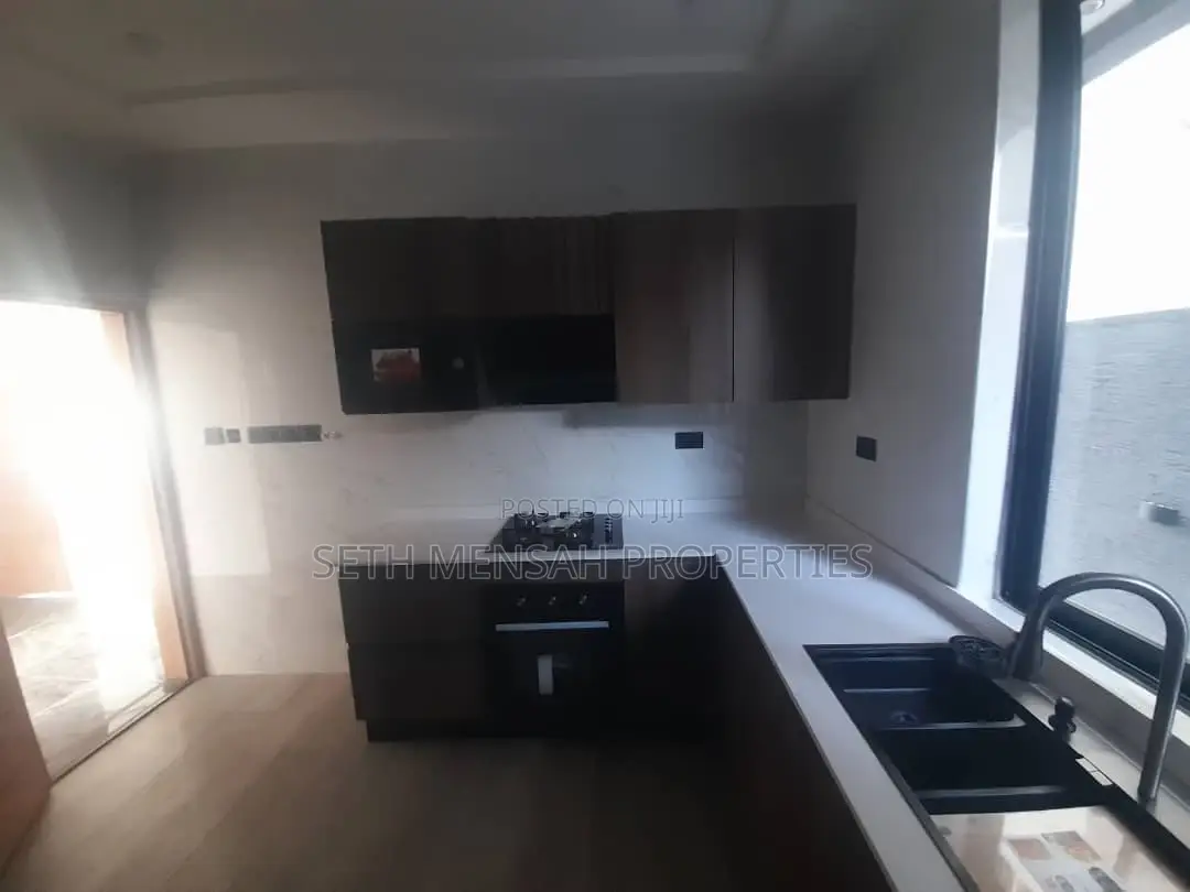 4bdrm House in Skm, Adenta for sale