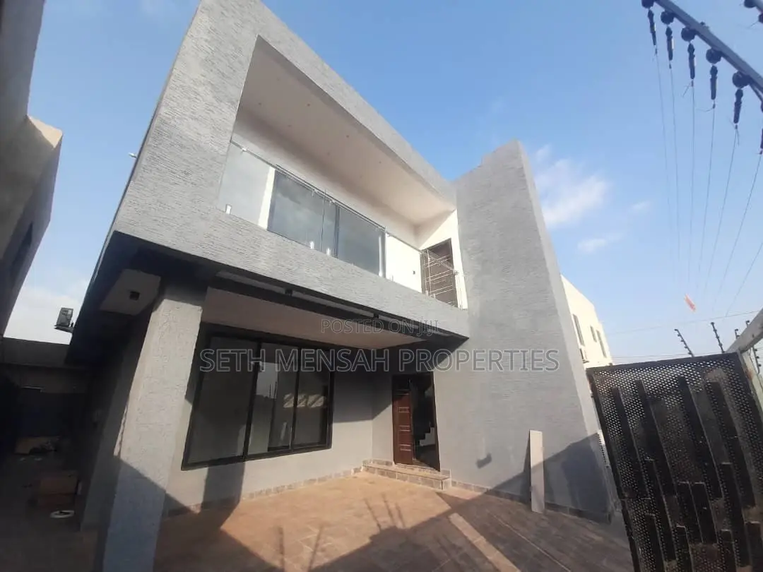 4bdrm House in Skm, Adenta for sale