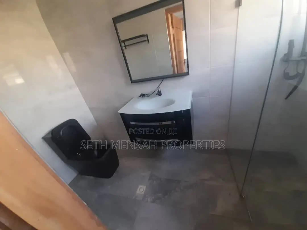 4bdrm House in Skm, Adenta for sale