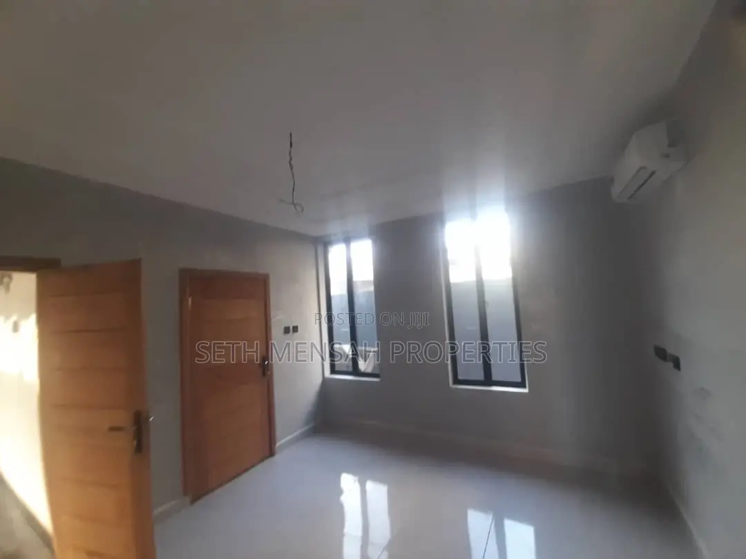 4bdrm House in Skm, Adenta for sale