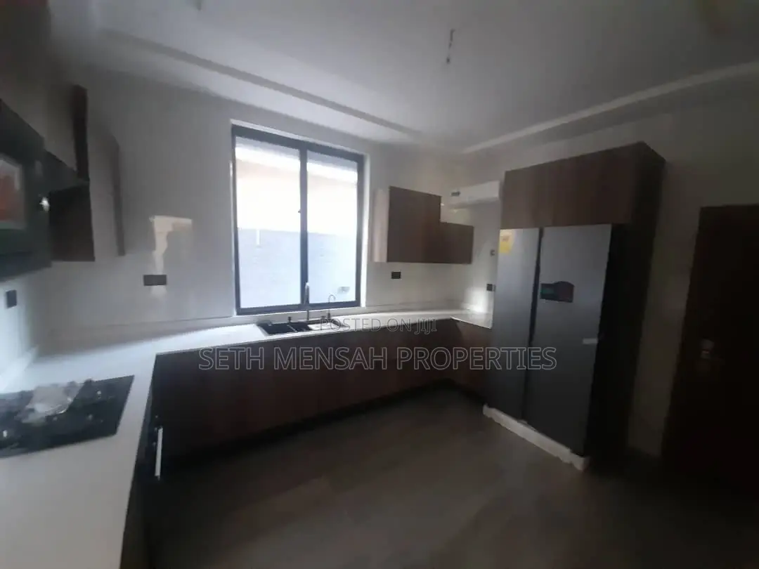 4bdrm House in Skm, Adenta for sale