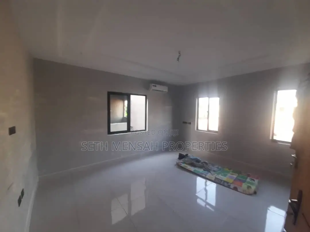 4bdrm House in Skm, Adenta for sale