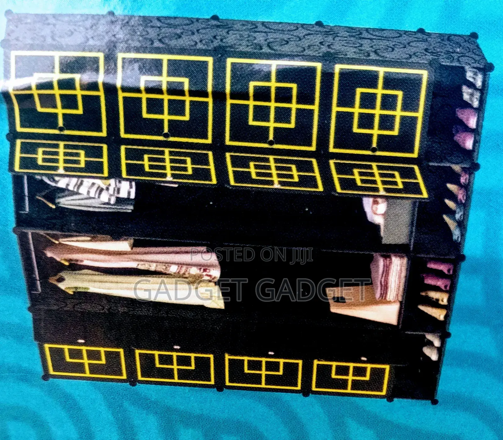 20 Cubes Plastic Wardrobe