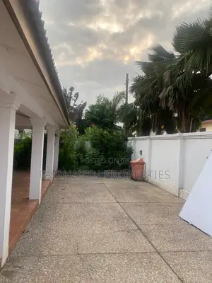 3bdrm House in Cantonment/Labone, Cantonments for rent